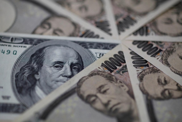 الدولار يرتفع مقابل الين مع تراجع المخاوف بشأن موقف الصين من السندات الامريكية