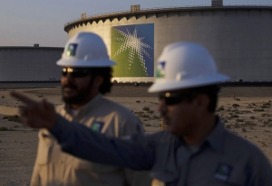 السعودية تخفض أسعار نفطها بأكبر وتيرة منذ 26 عاماً مع ضعف السوق