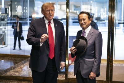 ترامب يجتمع مع رئيس الوزراء السابق لليابان