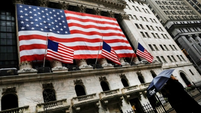 الأسهم الأمريكية تواصل الصعود رغم تصريحات مسؤولي الفيدرالي