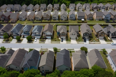 مبيعات المنازل الجديدة بأمريكا تهبط إلى أقل مستوى في عام