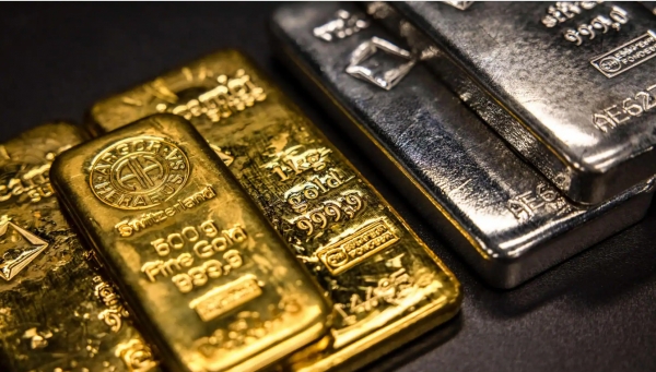 الذهب يتراجع مع تعافي الدولار أمام الين وترقب مسار الفيدرالي