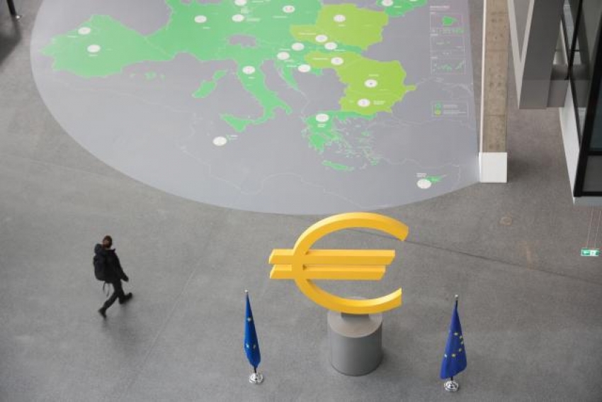 مسؤول بالمركزي الأوروبي يبرز تأثير الفيدرالي بسبب الدولار