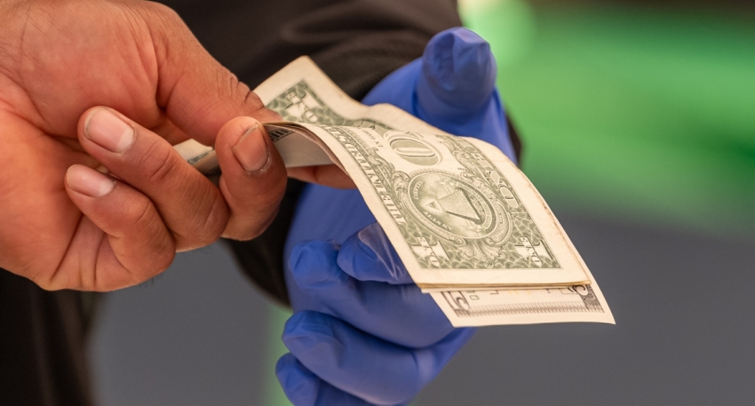 الدولار عند أقوى مستوياته هذا العام .. إلى متى يستمر الصعود؟