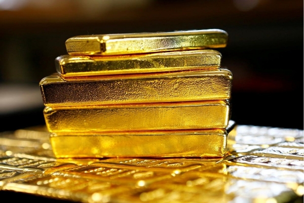 الذهب يتراجع 1% مع صعود الدولاروالتركيز على محضر اجتماع الاحتياطي الفيدرالي
