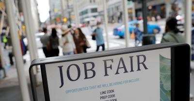 انخفاض طلبات إعانة البطالة بأمريكا إلى أدناها منذ سبتمبر 2022