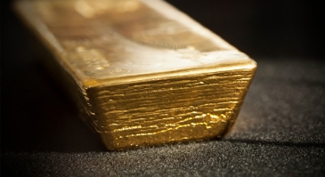 الذهب يتراجع بفعل تحسن شهية المخاطرة وتوقعات أسعار الفائدة الأمريكية