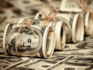 الدولار يرتفع إلى أعلى مستوياته في أسبوع مع تجدد التوترات بين الولايات المتحدة وإيران