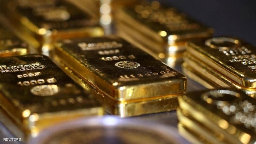 الذهب يرتفع مع تراجع الدولار وتهديدات ترامب بالرسوم الجمركية