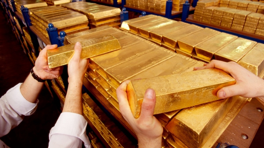 الذهب يسجل أعلى مستوياته في أسبوعين بفضل الطلب على الملاذ الآمن
