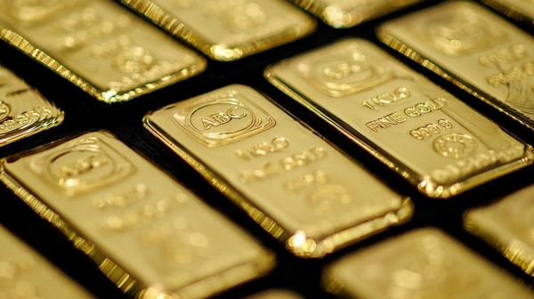الذهب يهبط دون 4000 دولار لتتوقف مسيرة صعود استمرت ثلاث سنوات