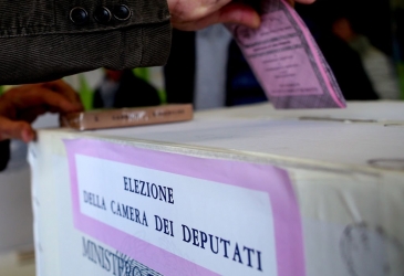 استطلاعات الناخبين الإيطاليين عقب التصويت تشير إلى برلمان معلق
