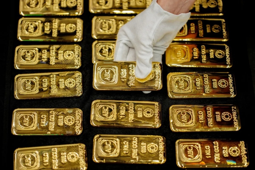 الذهب ينخفض إلى أدنى مستوى في أسبوعين وسط تفاؤل تجاري